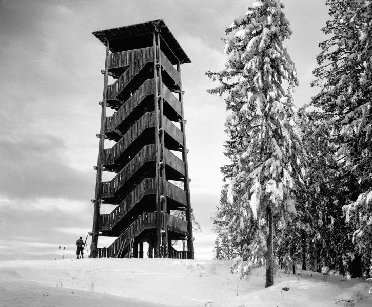 Fil:Tryvannstårnet-1935.jpg