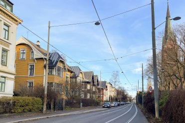 Holtegata med Uranienborg kirke til høyre